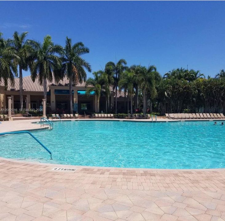 For Rent: $5,500 (5 beds, 3 baths, 2829 Square Feet)