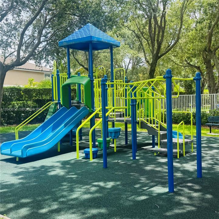 Active With Contract: $5,500 (4 beds, 3 baths, 2829 Square Feet)