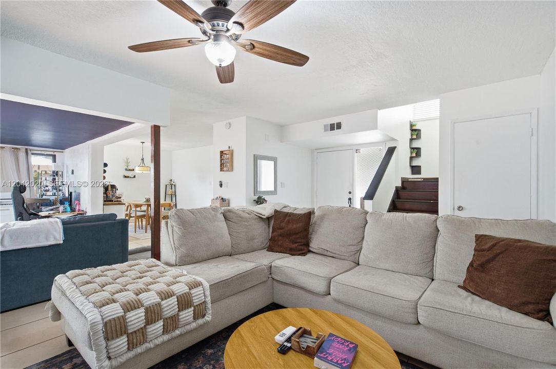 For Sale: $410,000 (3 beds, 2 baths, 1306 Square Feet)