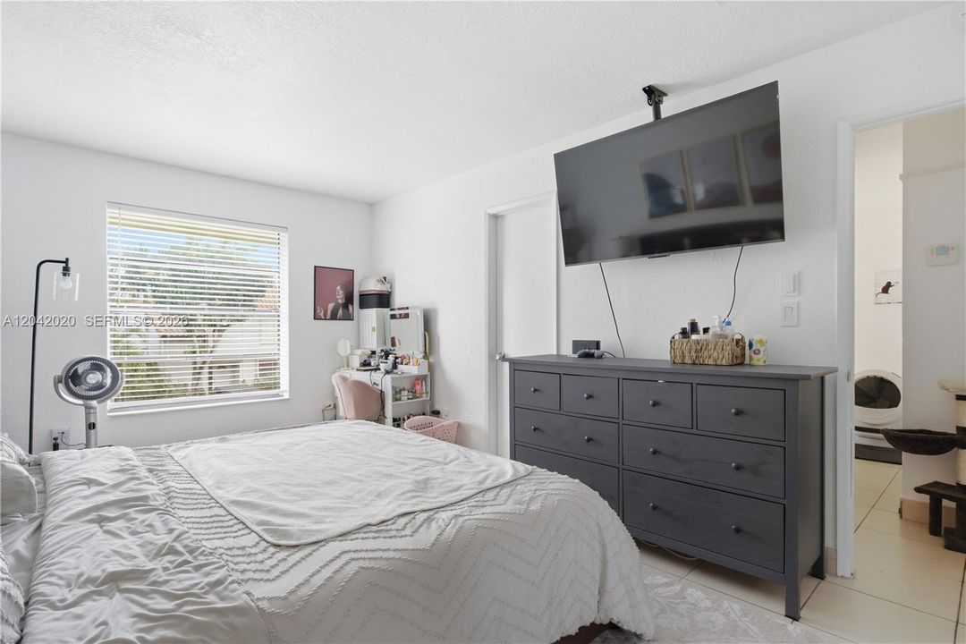 For Sale: $410,000 (3 beds, 2 baths, 1306 Square Feet)