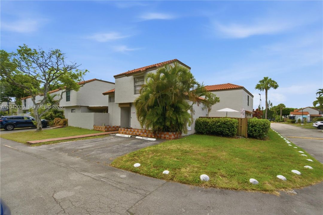 For Sale: $410,000 (3 beds, 2 baths, 1306 Square Feet)