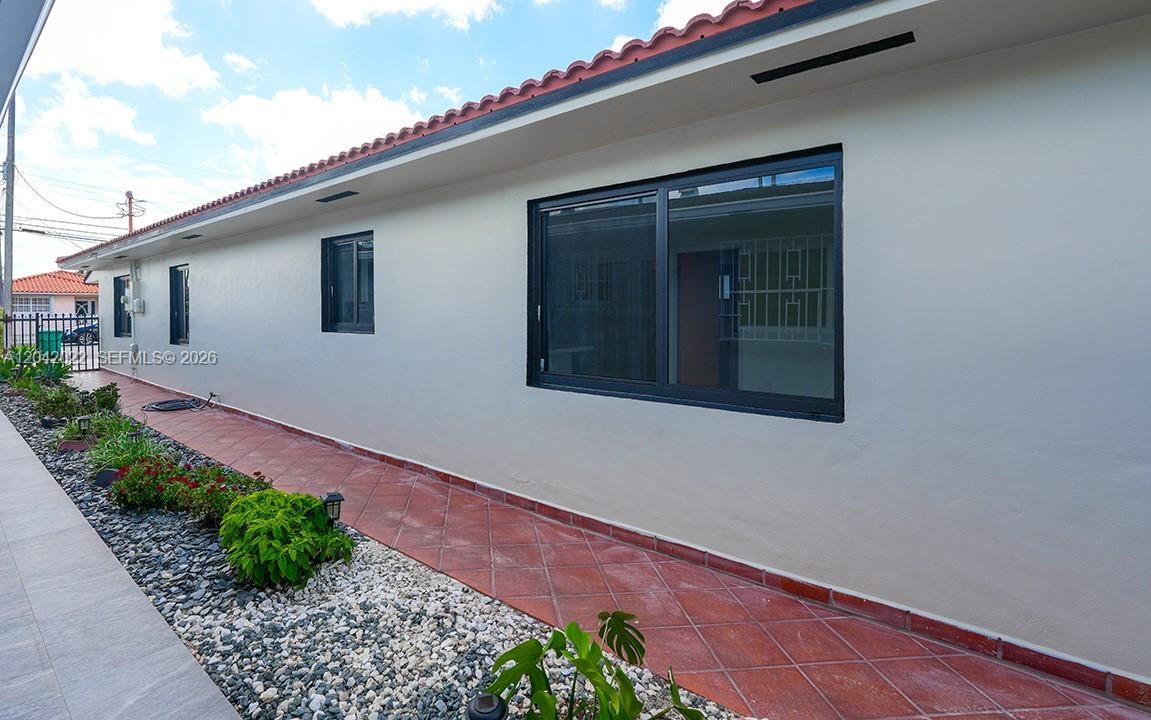 For Sale: $629,000 (3 beds, 2 baths, 1484 Square Feet)