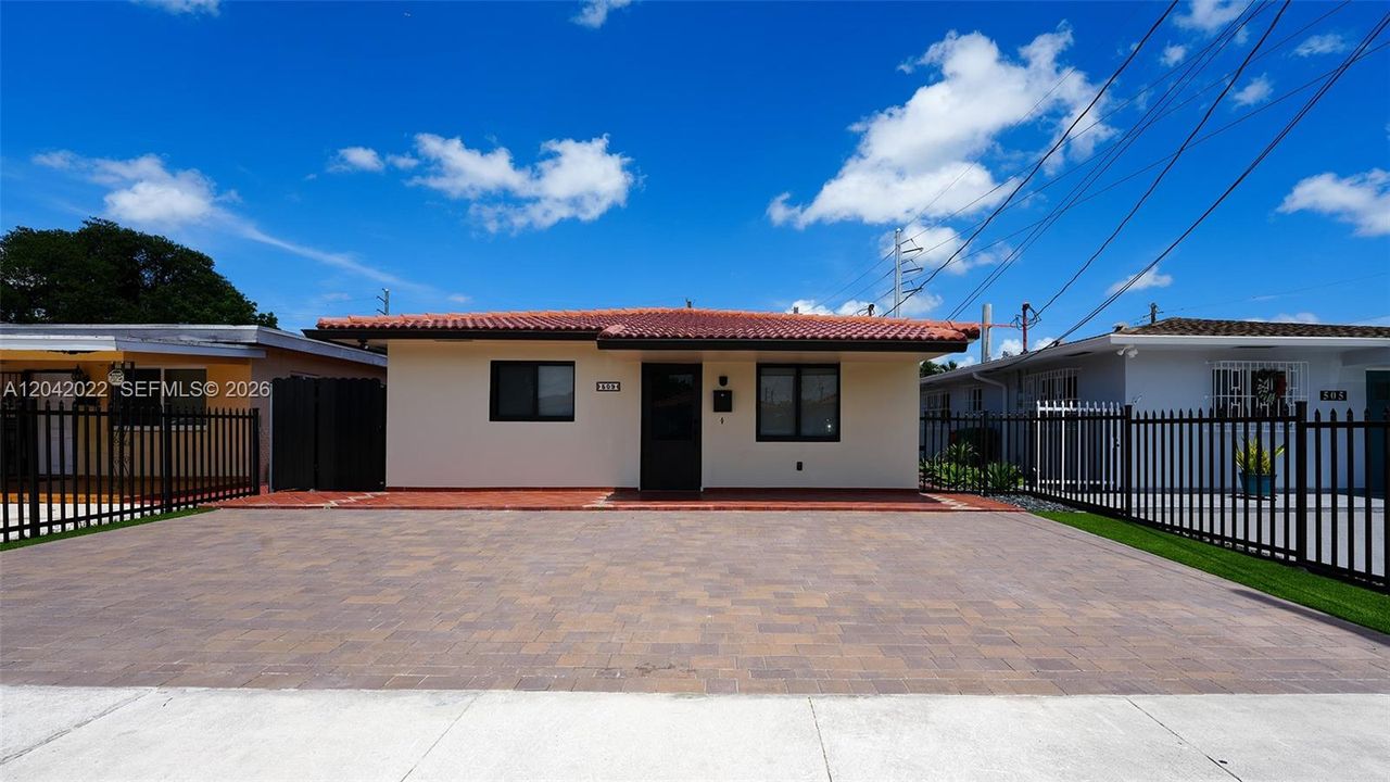 For Sale: $629,000 (3 beds, 2 baths, 1484 Square Feet)