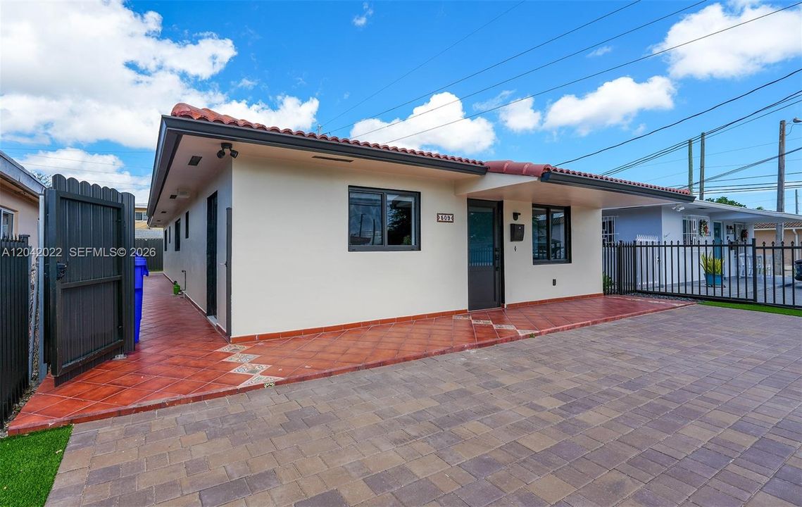 For Sale: $629,000 (3 beds, 2 baths, 1484 Square Feet)