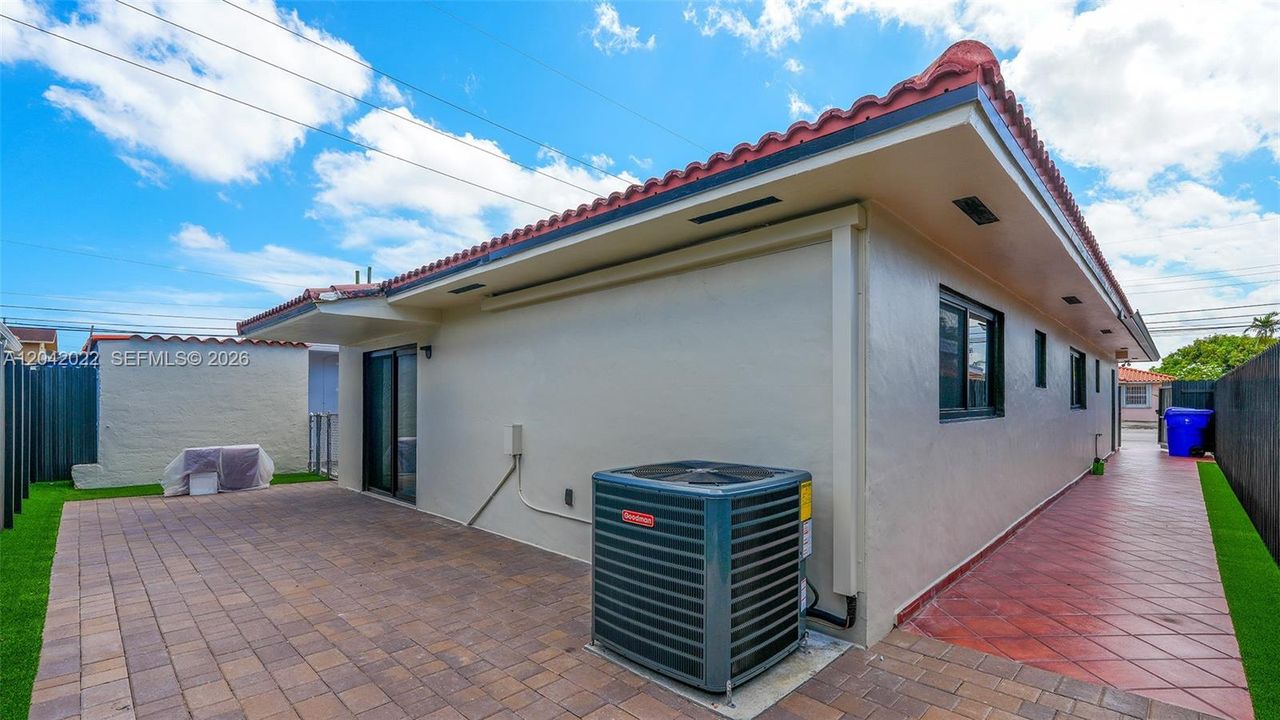 For Sale: $629,000 (3 beds, 2 baths, 1484 Square Feet)