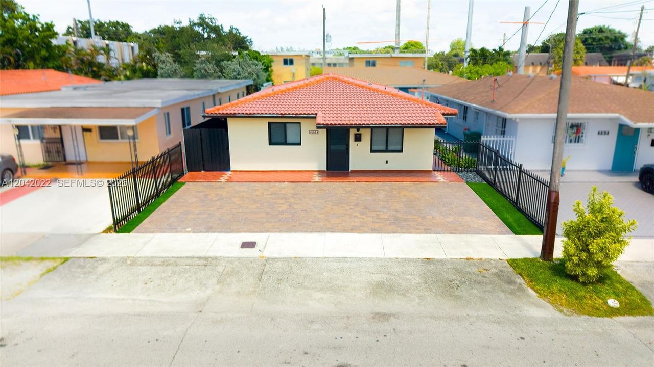 For Sale: $629,000 (3 beds, 2 baths, 1484 Square Feet)