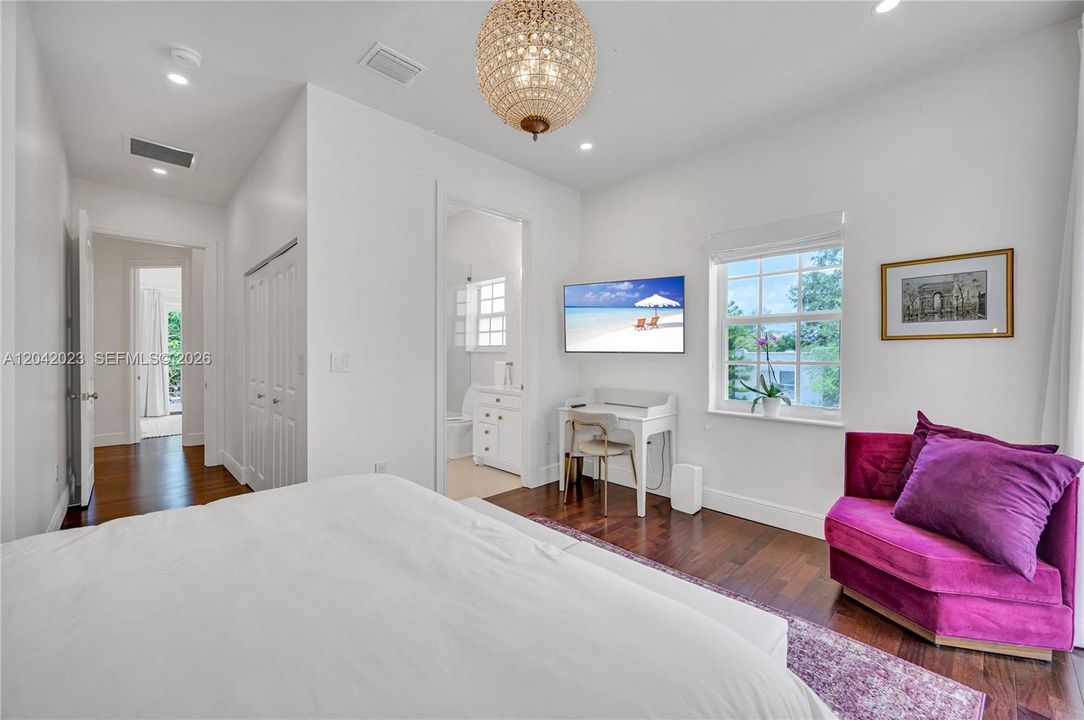 For Rent: $14,500 (5 beds, 4 baths, 3010 Square Feet)