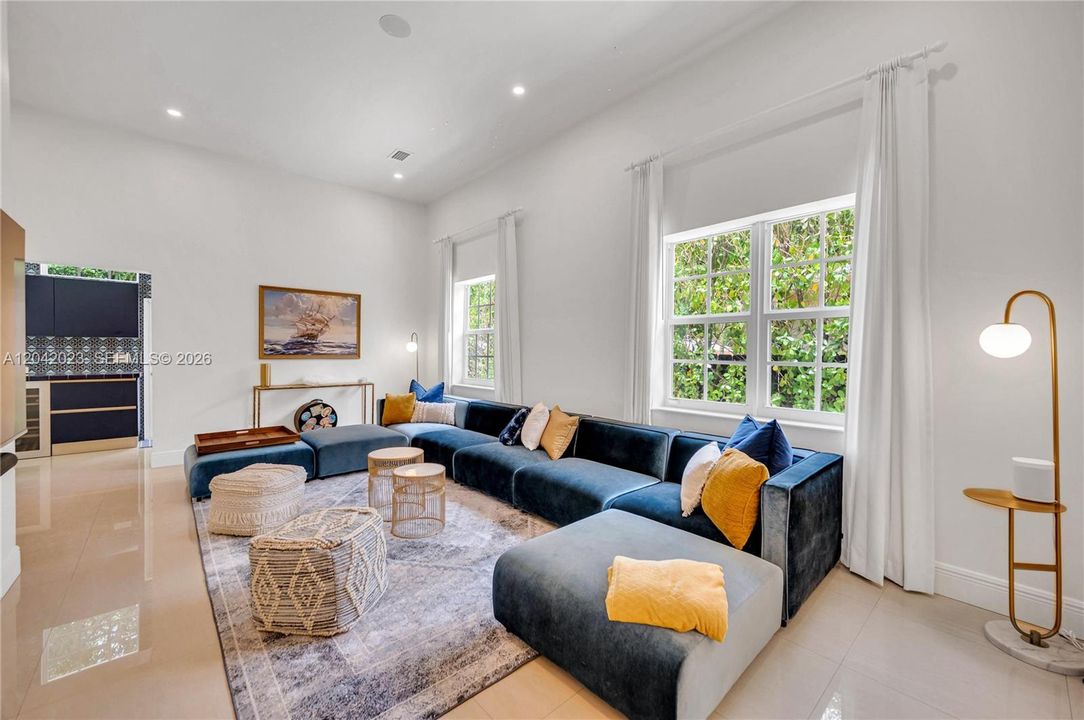 For Rent: $14,500 (5 beds, 4 baths, 3010 Square Feet)