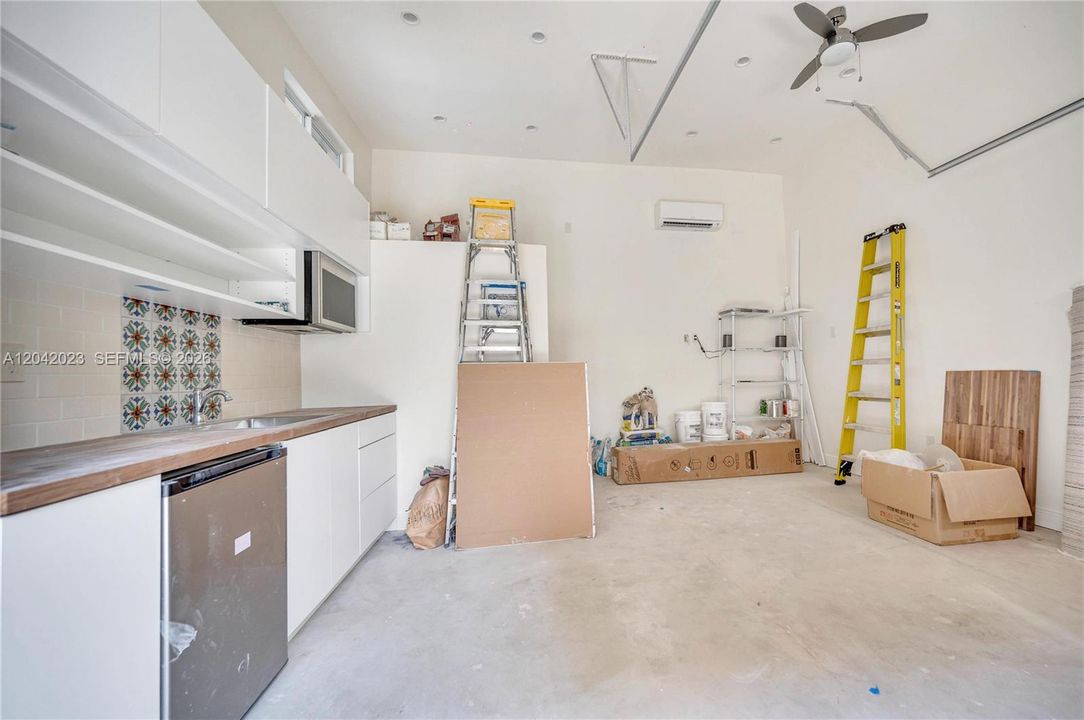 For Rent: $14,500 (5 beds, 4 baths, 3010 Square Feet)