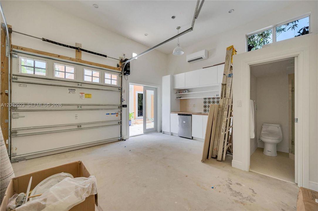 For Rent: $14,500 (5 beds, 4 baths, 3010 Square Feet)