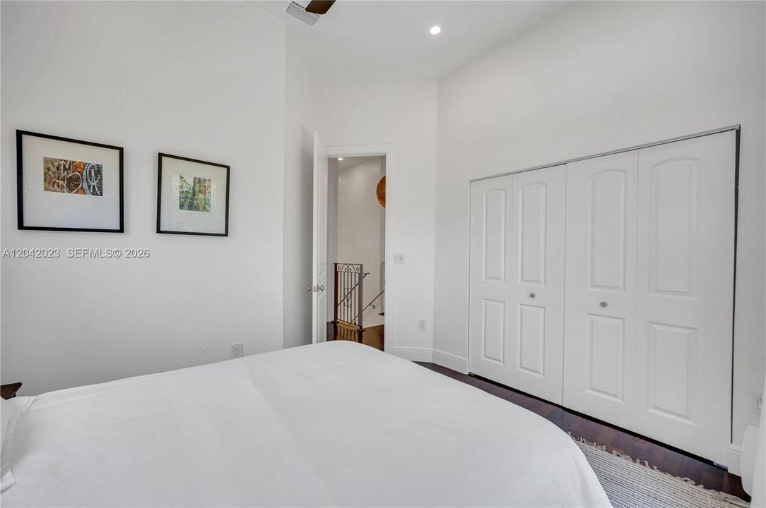 For Rent: $14,500 (5 beds, 4 baths, 3010 Square Feet)