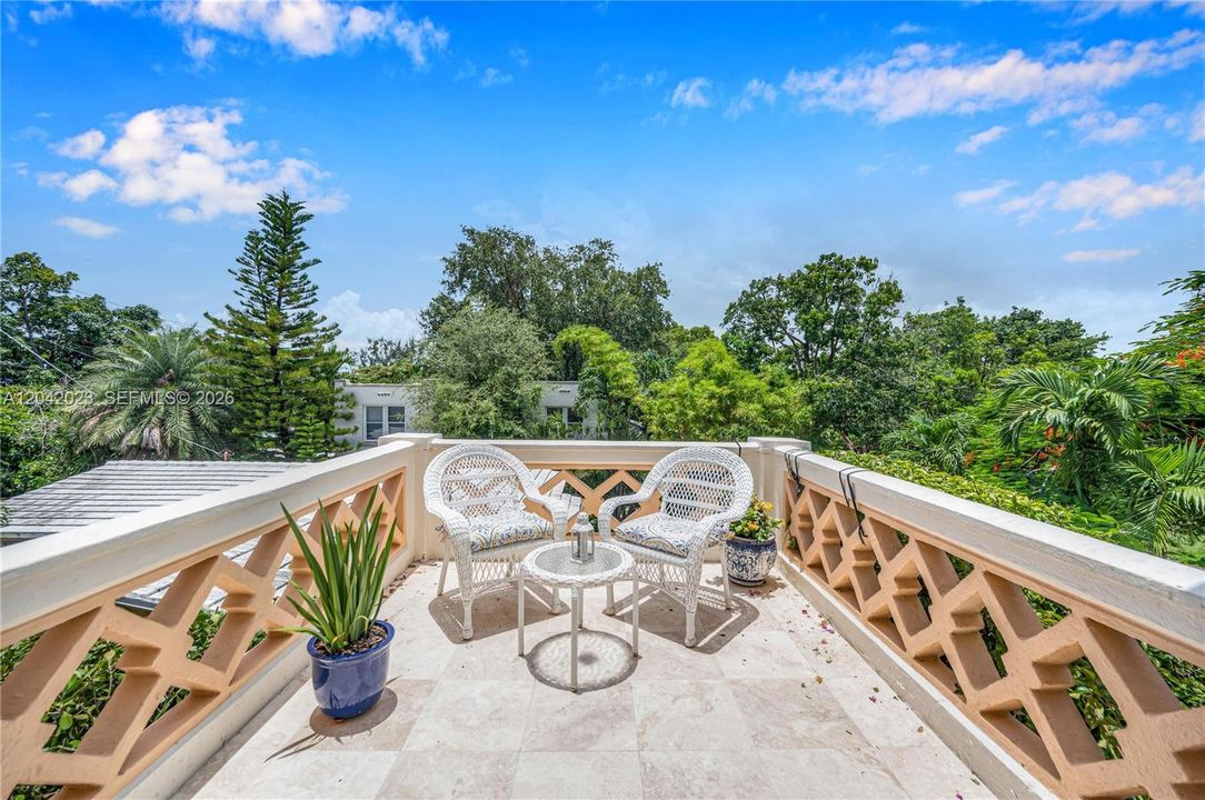 For Rent: $14,500 (5 beds, 4 baths, 3010 Square Feet)