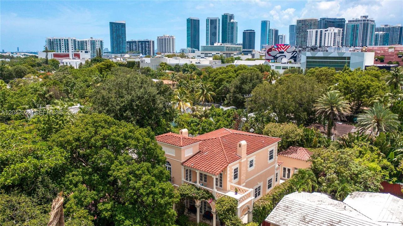 For Rent: $14,500 (5 beds, 4 baths, 3010 Square Feet)