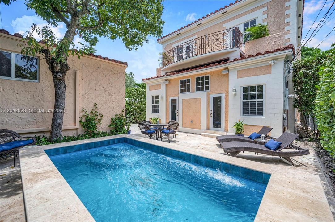 For Rent: $14,500 (5 beds, 4 baths, 3010 Square Feet)