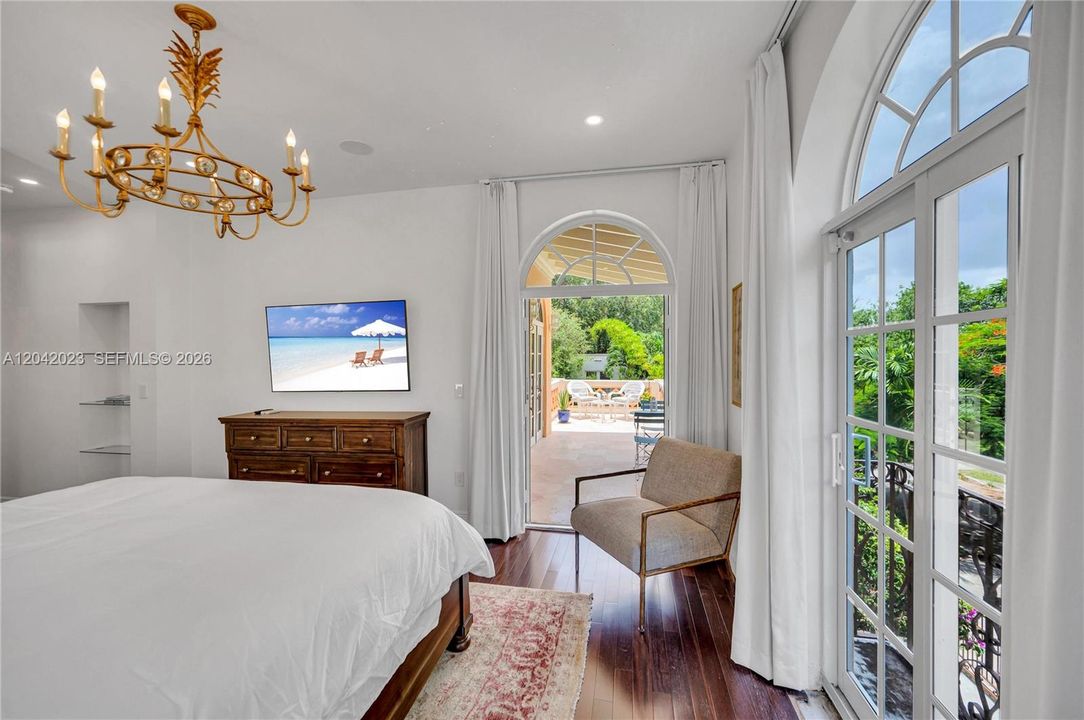 For Rent: $14,500 (5 beds, 4 baths, 3010 Square Feet)