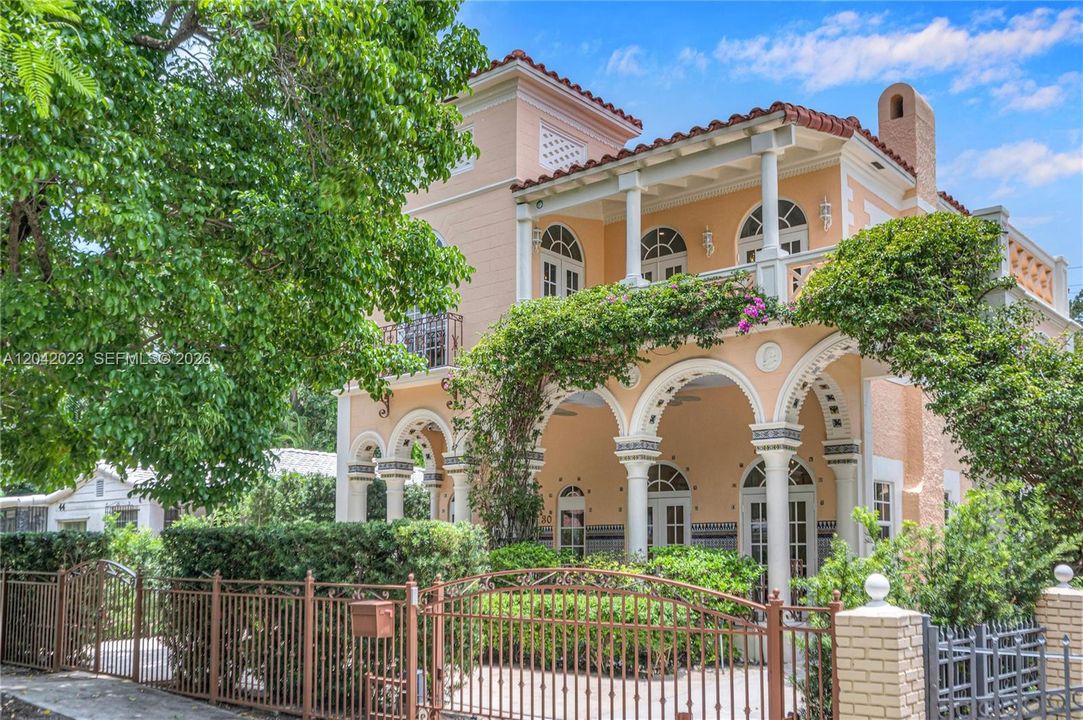 For Rent: $14,500 (5 beds, 4 baths, 3010 Square Feet)