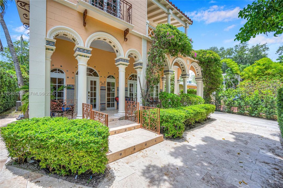 For Rent: $14,500 (5 beds, 4 baths, 3010 Square Feet)