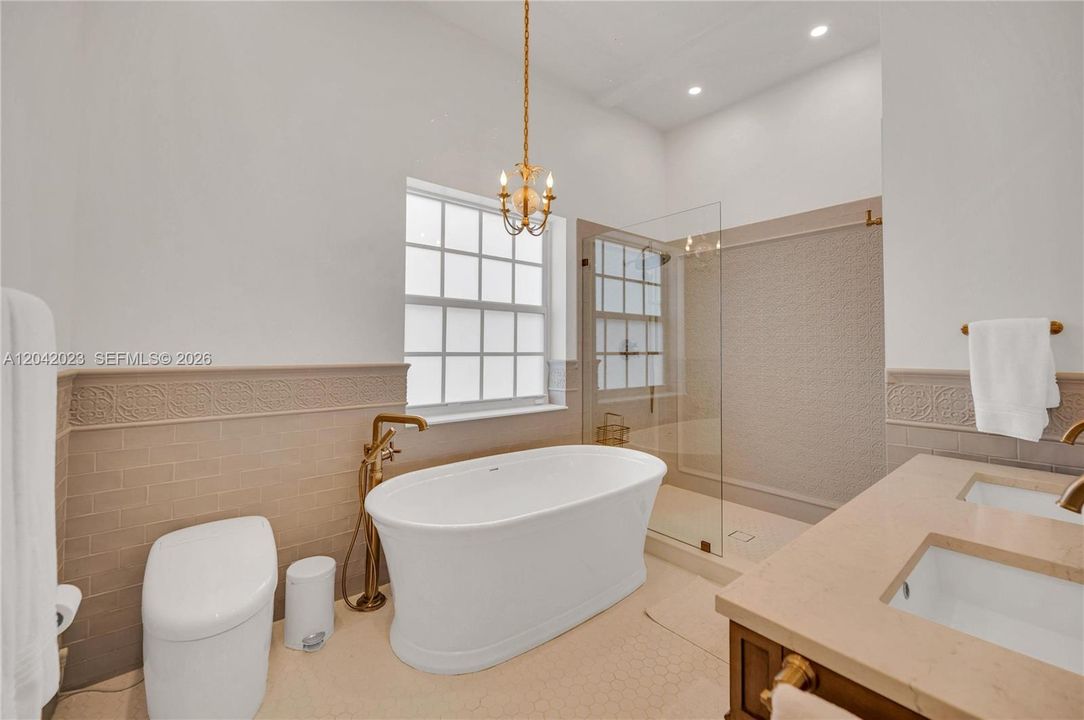 For Rent: $14,500 (5 beds, 4 baths, 3010 Square Feet)