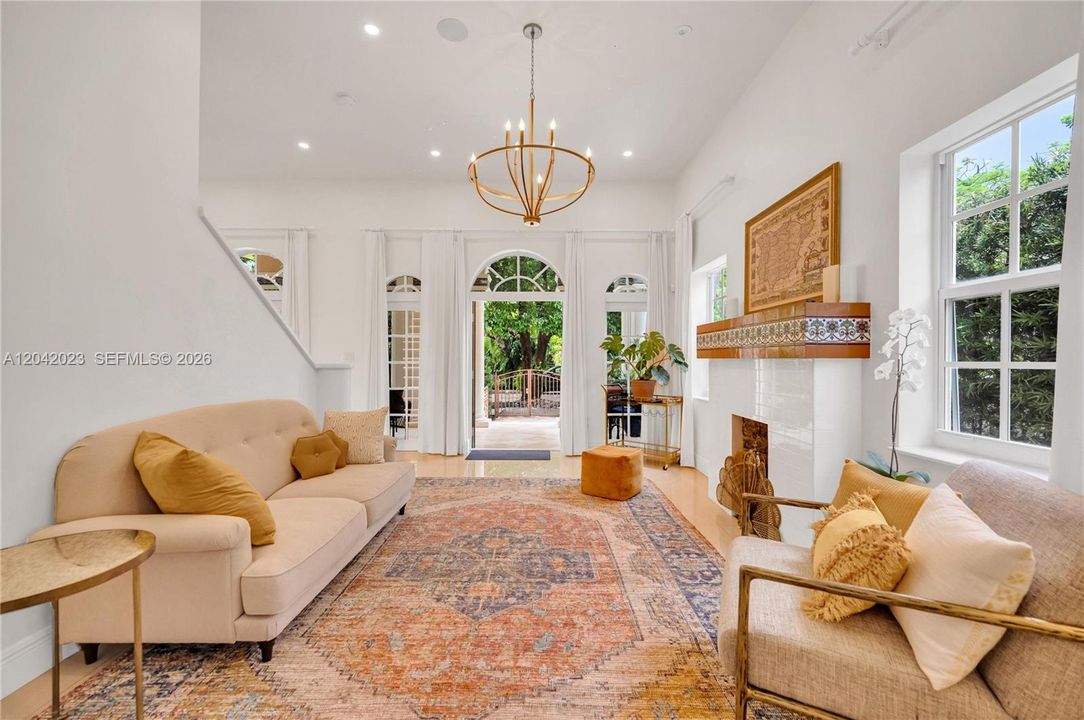 For Rent: $14,500 (5 beds, 4 baths, 3010 Square Feet)