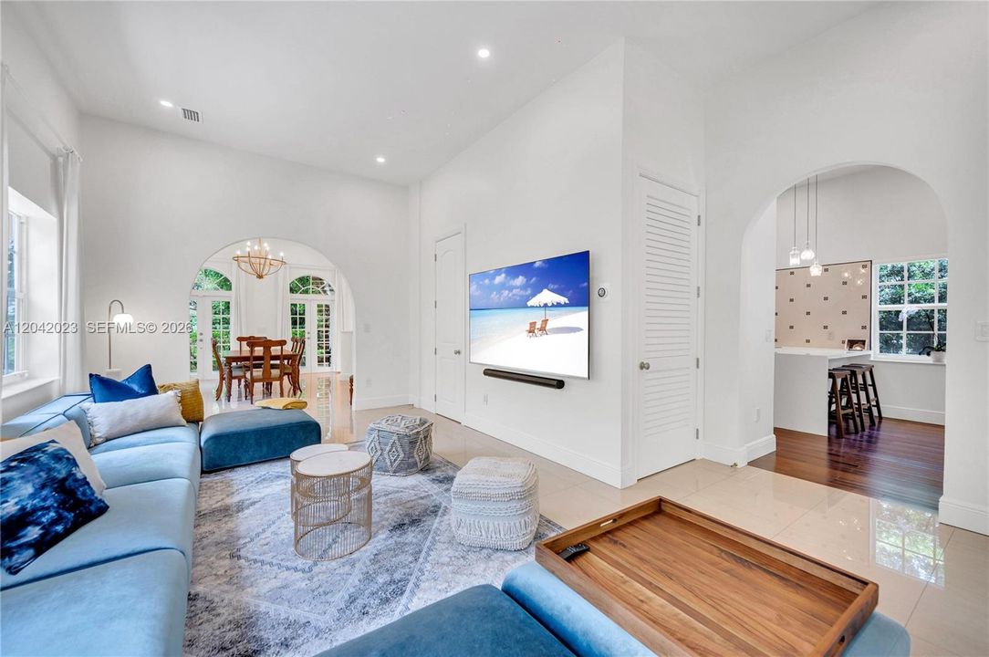 For Rent: $14,500 (5 beds, 4 baths, 3010 Square Feet)