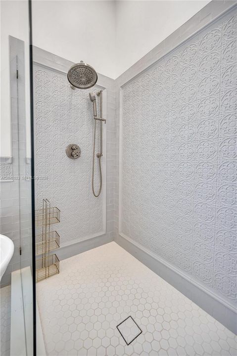 For Rent: $14,500 (5 beds, 4 baths, 3010 Square Feet)