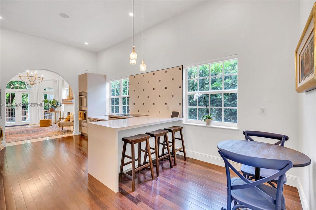 For Rent: $14,500 (5 beds, 4 baths, 3010 Square Feet)