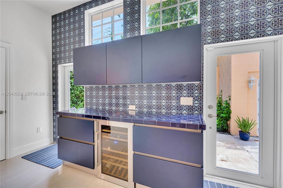 For Rent: $14,500 (5 beds, 4 baths, 3010 Square Feet)