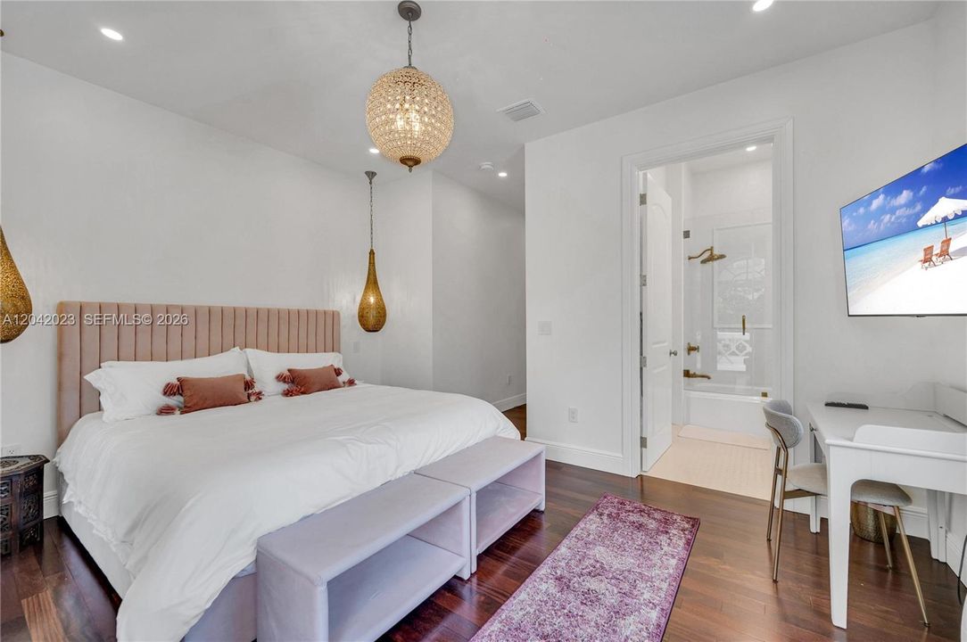 For Rent: $14,500 (5 beds, 4 baths, 3010 Square Feet)
