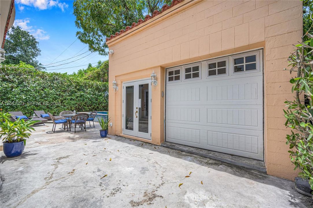 For Rent: $14,500 (5 beds, 4 baths, 3010 Square Feet)