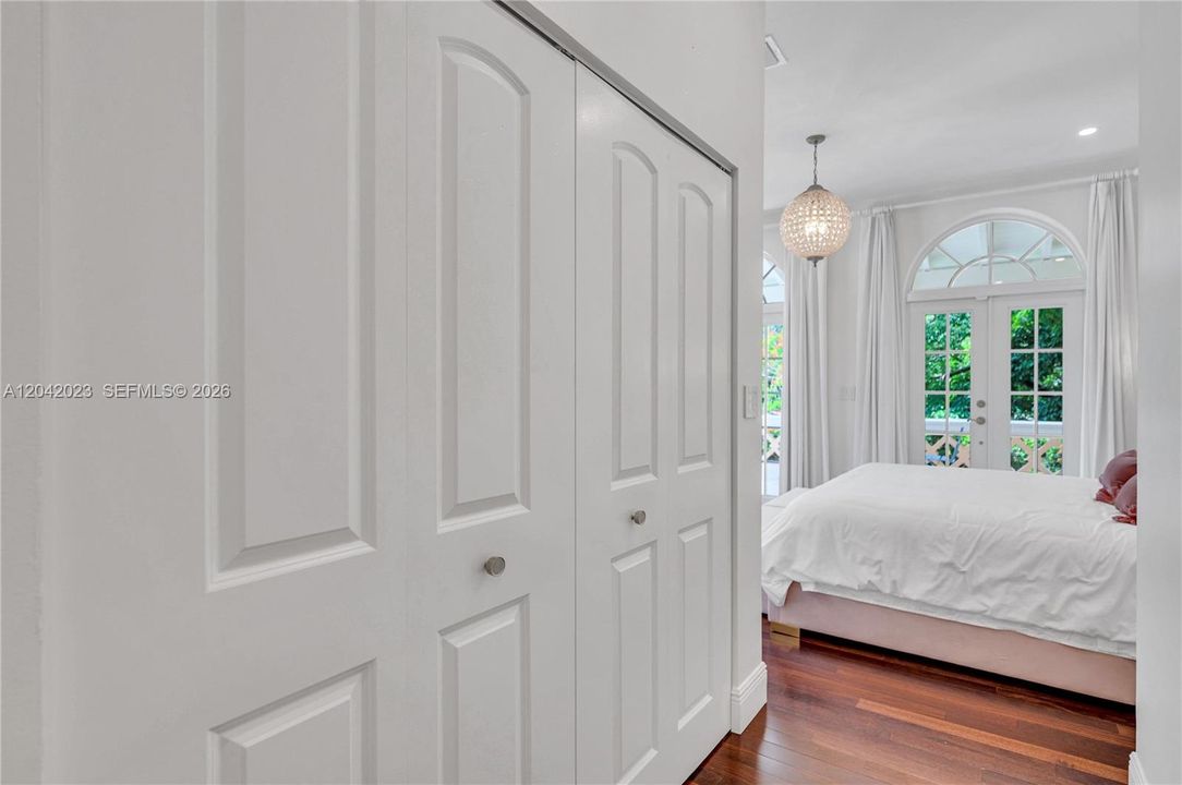 For Rent: $14,500 (5 beds, 4 baths, 3010 Square Feet)