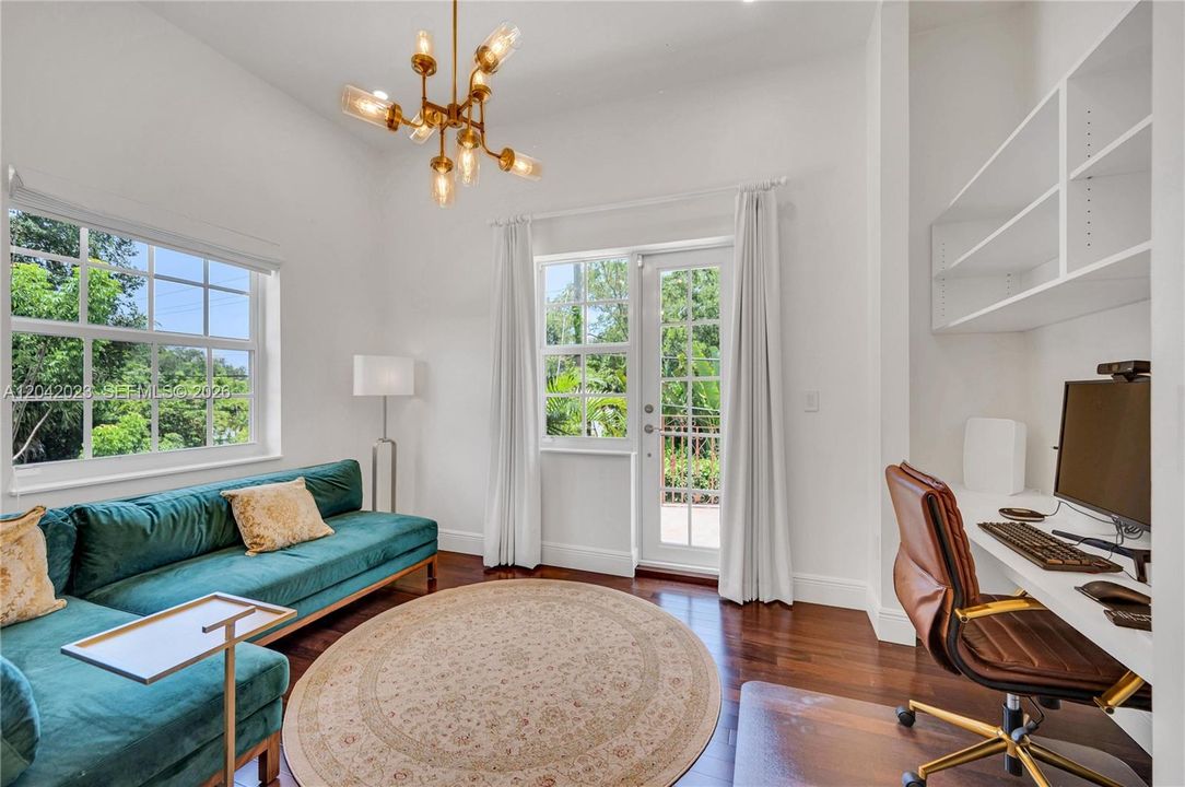 For Rent: $14,500 (5 beds, 4 baths, 3010 Square Feet)
