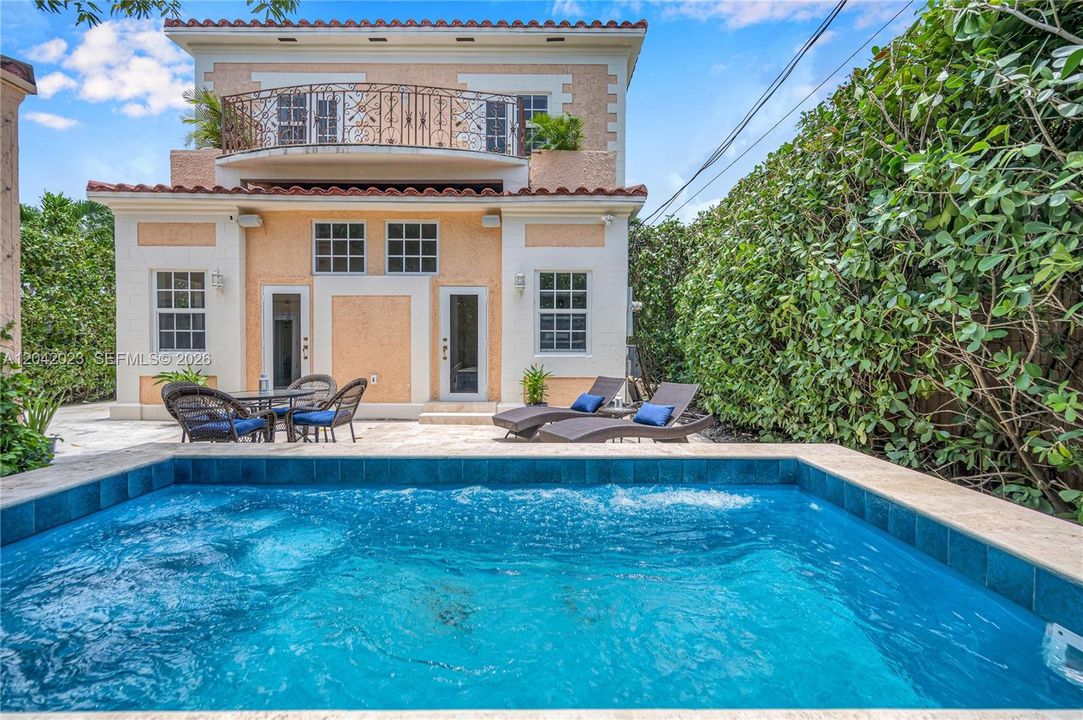 For Rent: $14,500 (5 beds, 4 baths, 3010 Square Feet)