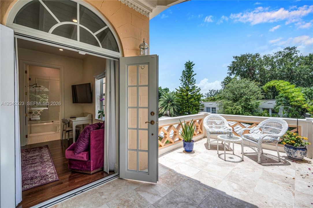 For Rent: $14,500 (5 beds, 4 baths, 3010 Square Feet)