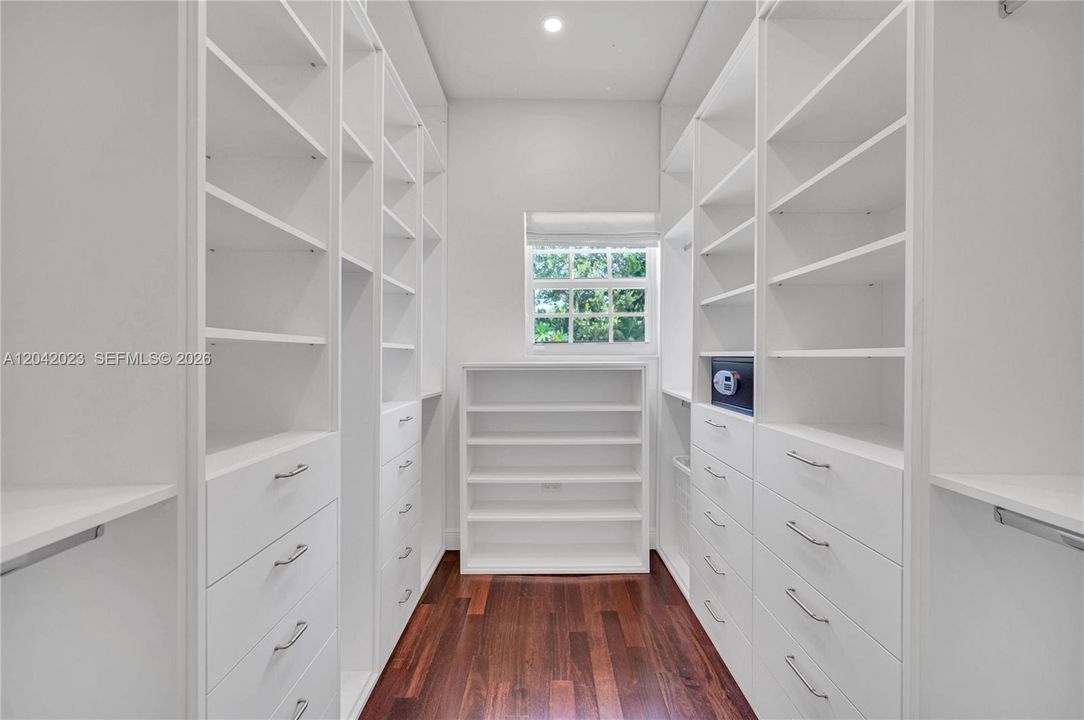 For Rent: $14,500 (5 beds, 4 baths, 3010 Square Feet)
