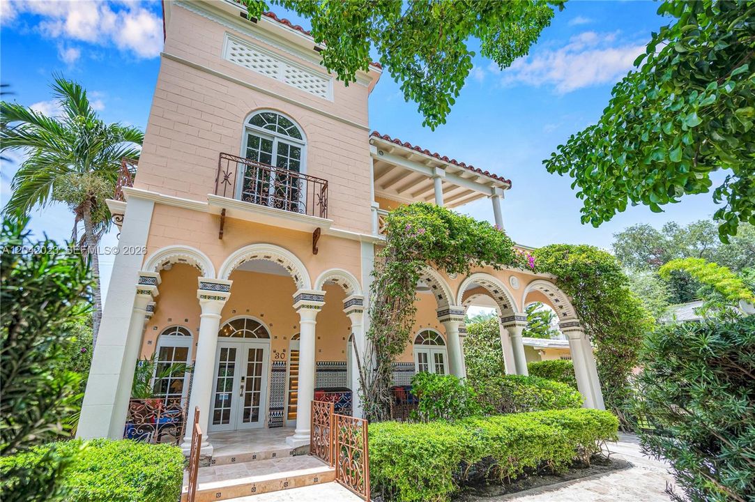 For Rent: $14,500 (5 beds, 4 baths, 3010 Square Feet)
