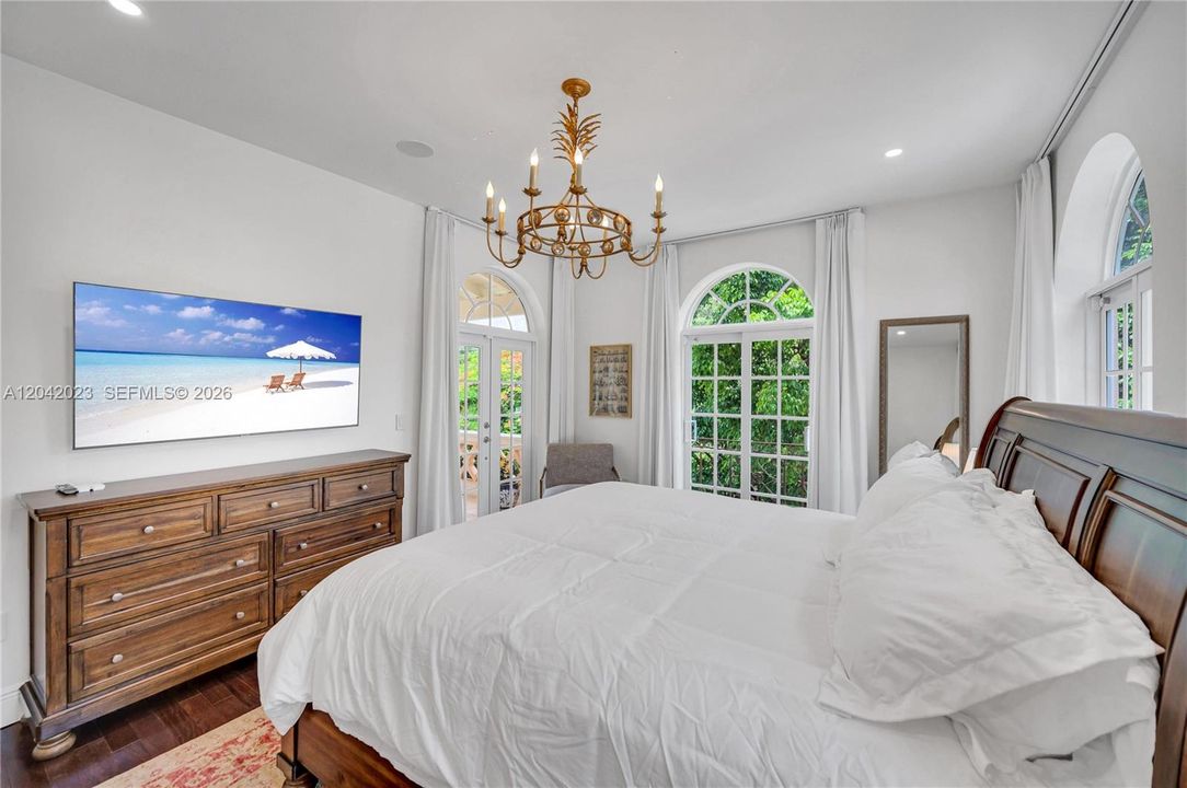 For Rent: $14,500 (5 beds, 4 baths, 3010 Square Feet)