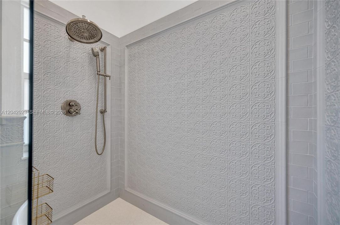 For Rent: $14,500 (5 beds, 4 baths, 3010 Square Feet)