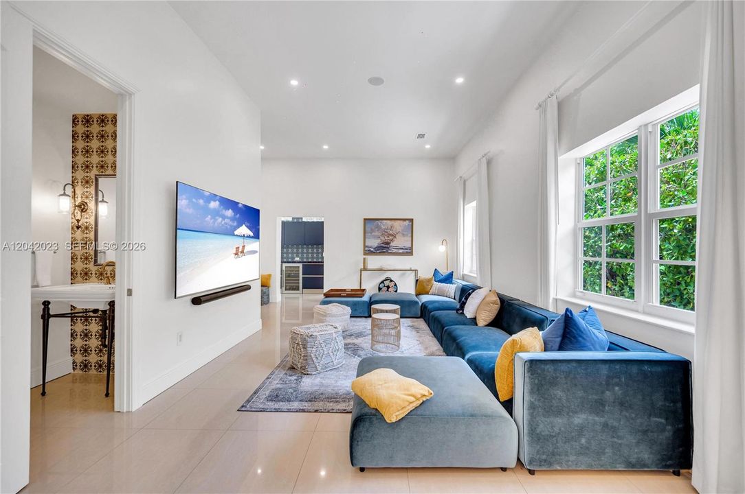 For Rent: $14,500 (5 beds, 4 baths, 3010 Square Feet)