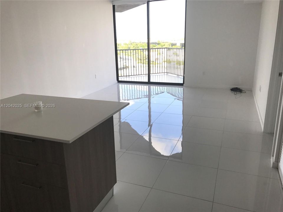 В аренду: $2,600 (1 спален, 1 ванн, 688 Квадратных фут)