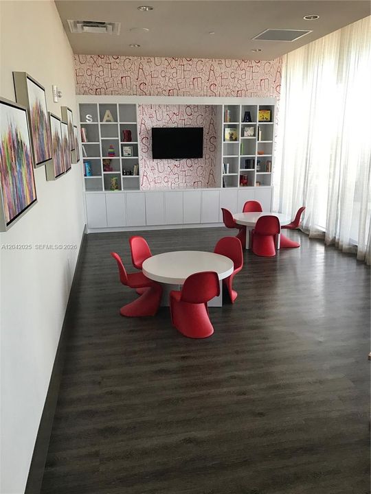 В аренду: $2,600 (1 спален, 1 ванн, 688 Квадратных фут)