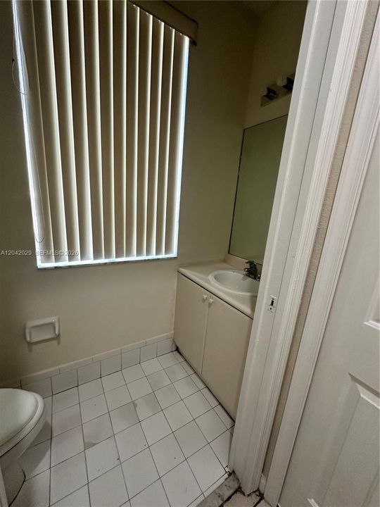 В аренду: $2,400 (4 спален, 3 ванн, 1302 Квадратных фут)