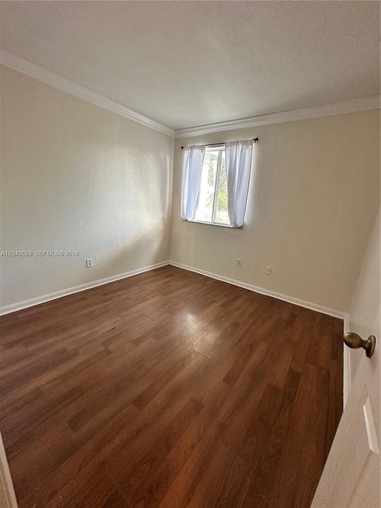 В аренду: $2,400 (4 спален, 3 ванн, 1302 Квадратных фут)
