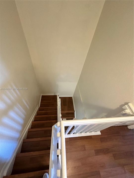 В аренду: $2,400 (4 спален, 3 ванн, 1302 Квадратных фут)