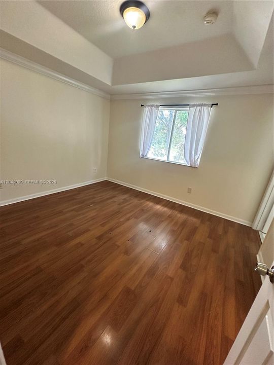 В аренду: $2,400 (4 спален, 3 ванн, 1302 Квадратных фут)