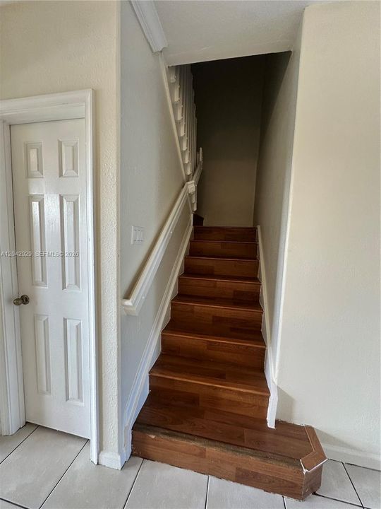 В аренду: $2,400 (4 спален, 3 ванн, 1302 Квадратных фут)