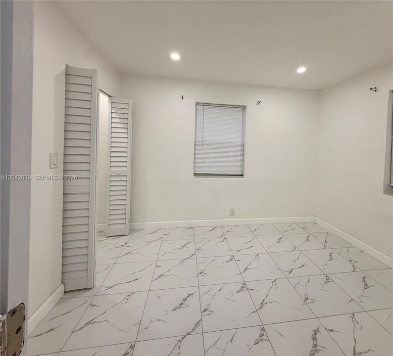 First bedroom with illuminated clóset