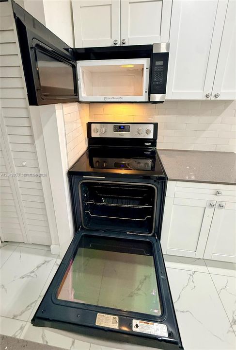 Electric Range with oven and microwave