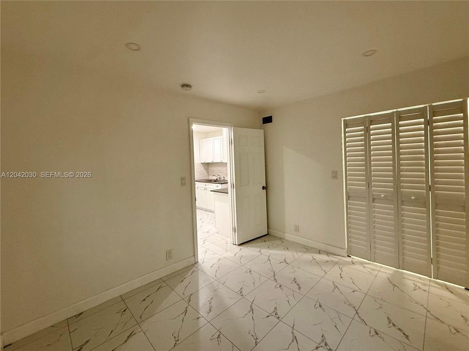 First bedroom with illuminated clóset