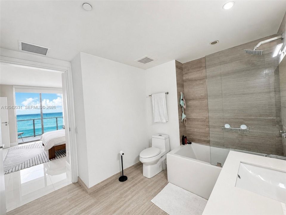 В аренду: $4,800 (1 спален, 1 ванн, 696 Квадратных фут)