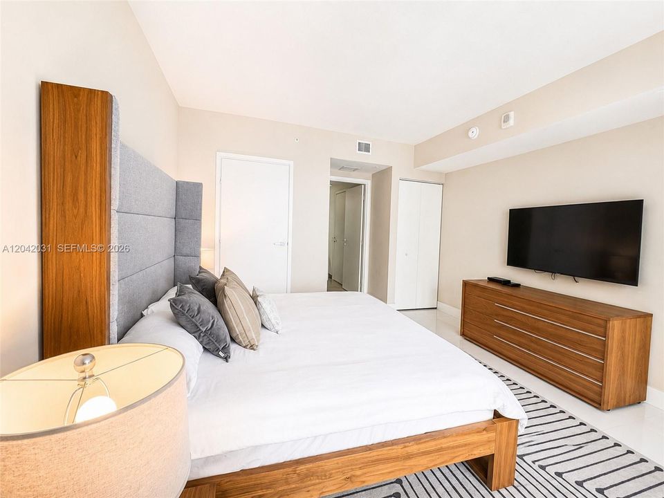 В аренду: $4,800 (1 спален, 1 ванн, 696 Квадратных фут)